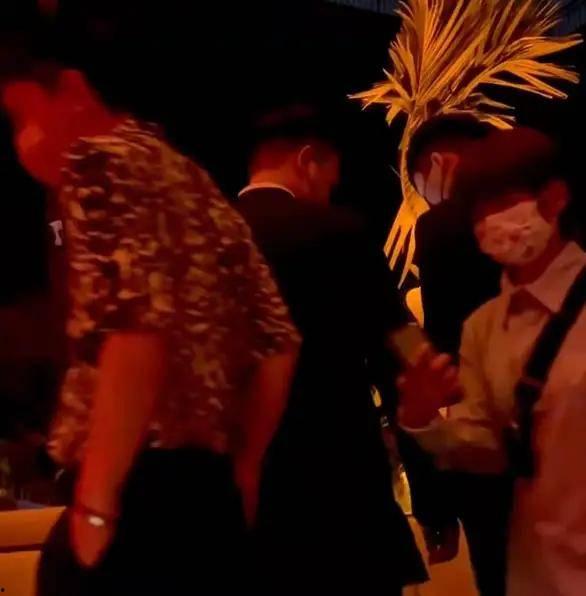 明星网红去酒吧,明星网红酒吧狂欢记