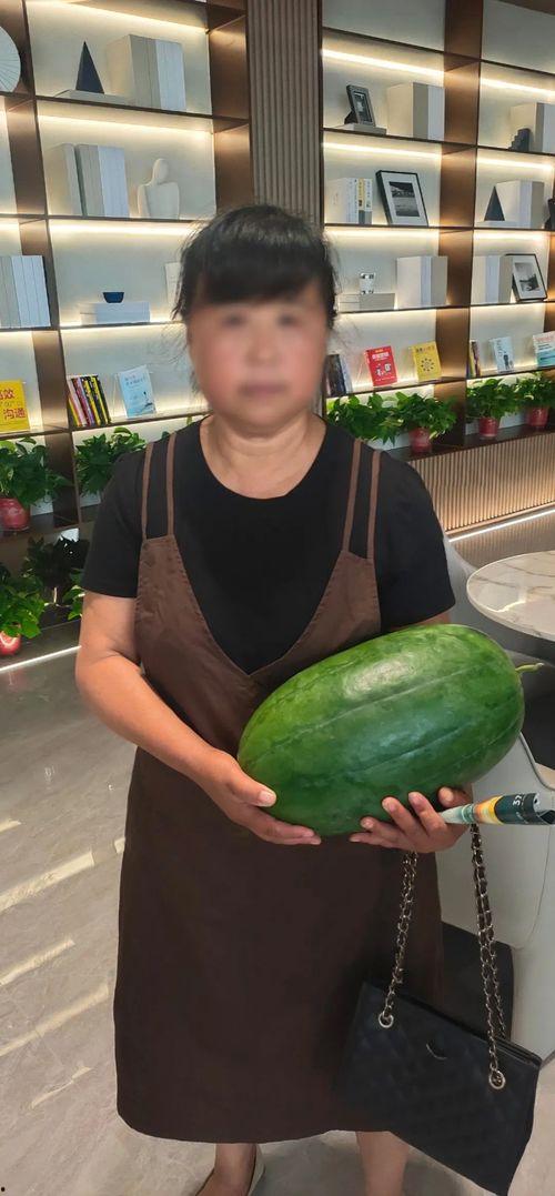 今日吃瓜热门大瓜谭竹,揭秘娱乐圈最新“瓜王”背后的故事