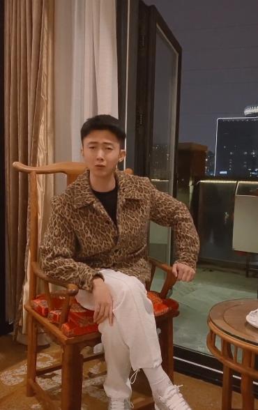 藏族小明星网红,闪耀高原，点亮网络新风尚