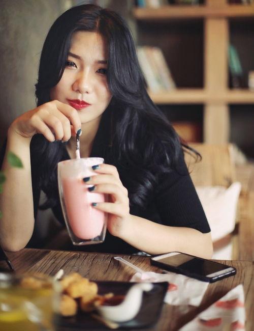 明星网红咖啡图片,明星同款饮品背后的时尚密码