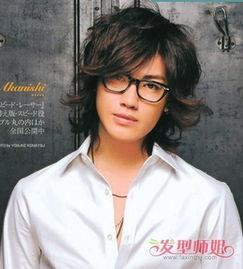 长发男生明星网红,揭秘长发男生明星网红的时尚风采