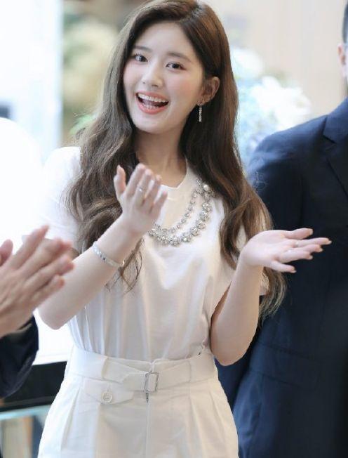 明星网红无差别,揭秘明星网红背后的无差别魅力