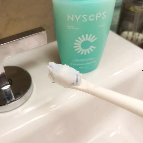 韩国明星网红牙膏,清新口气，颜值与实力并存